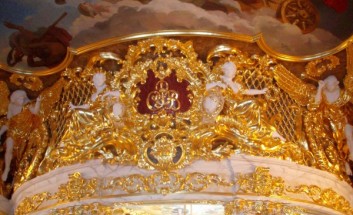 Скульптурная группа на лестнице, гипс