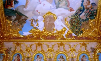 Лепной декор потолка (гипс)